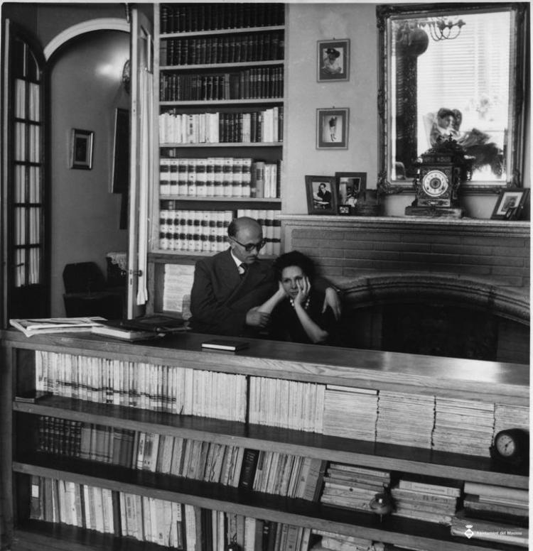 Retrat del doctor Lozano i dona a la sala d'estar
