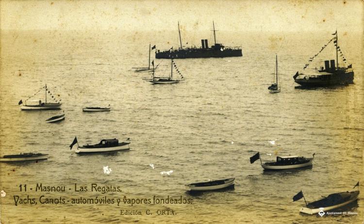 11 - Las Regatas. Yachs, Canots, automóviles y vapores fondeados
