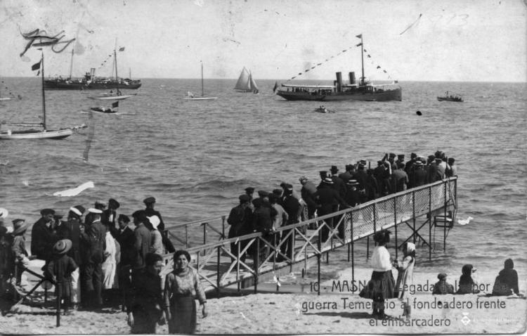 10 Masnou. Llegada del vapor de guerra Temerario al fondeadero frente el embarcadero