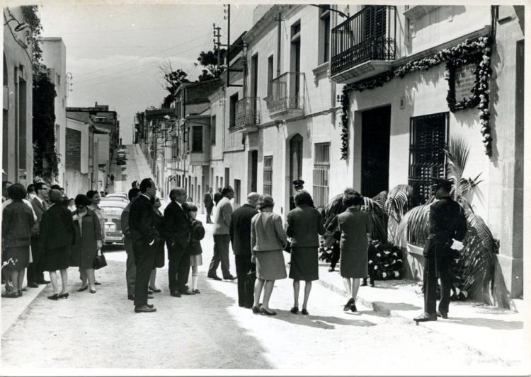 Acte de col·locació de la placa commemorativa a la casa natal de Lluís Millet