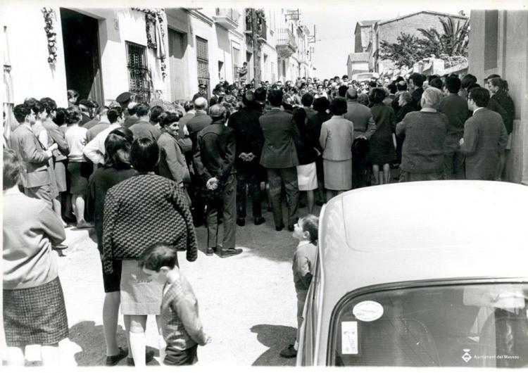 Acte de col·locació de la placa commemorativa a la casa natal de Lluís Millet