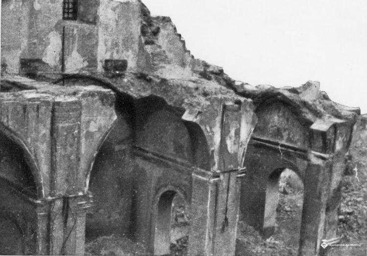 Interior de l'església de Sant Pere després de la seva destrucció durant la Guerra Civil