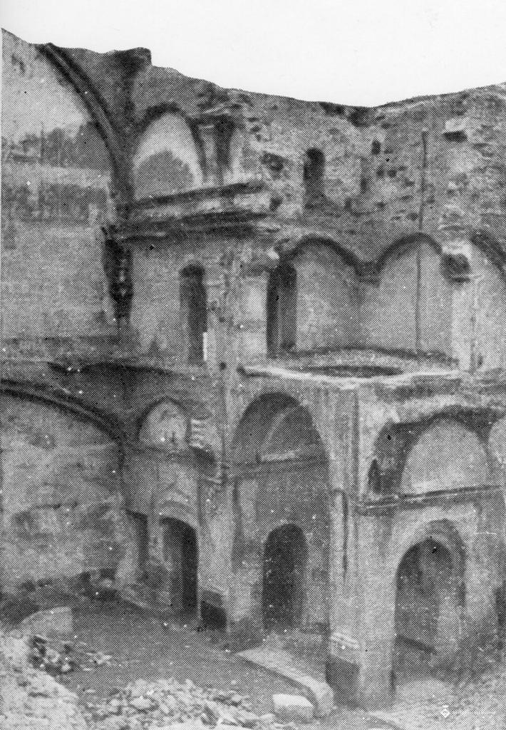Interior de l'església de Sant Pere després de la seva destrucció durant la Guerra Civil