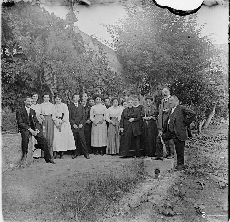 Retrat de grup en un jardí