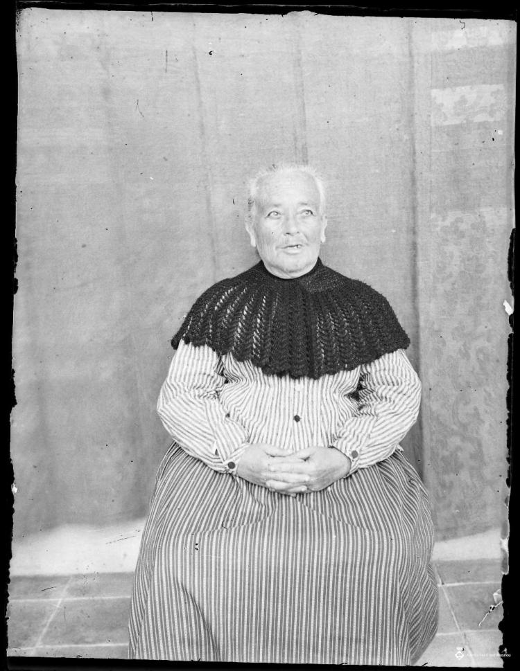 Retrat de dona gran a la casa benèfica