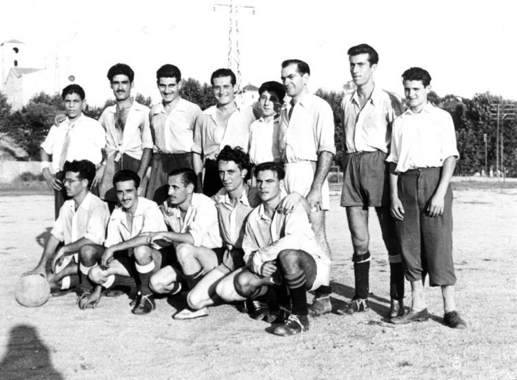 Retrat de grup de membres d'un equip de futbol