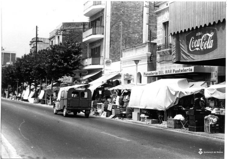 Parades a l'exterior del mercat municipal
