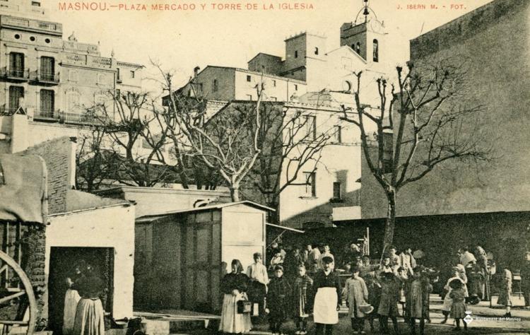 Plaza mercado y torre de la iglesia