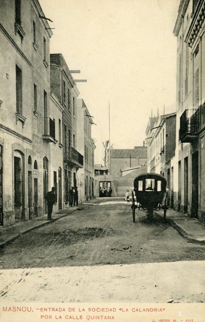 Masnou - Entrada de la sociedad La Calandria por la calle Quintana