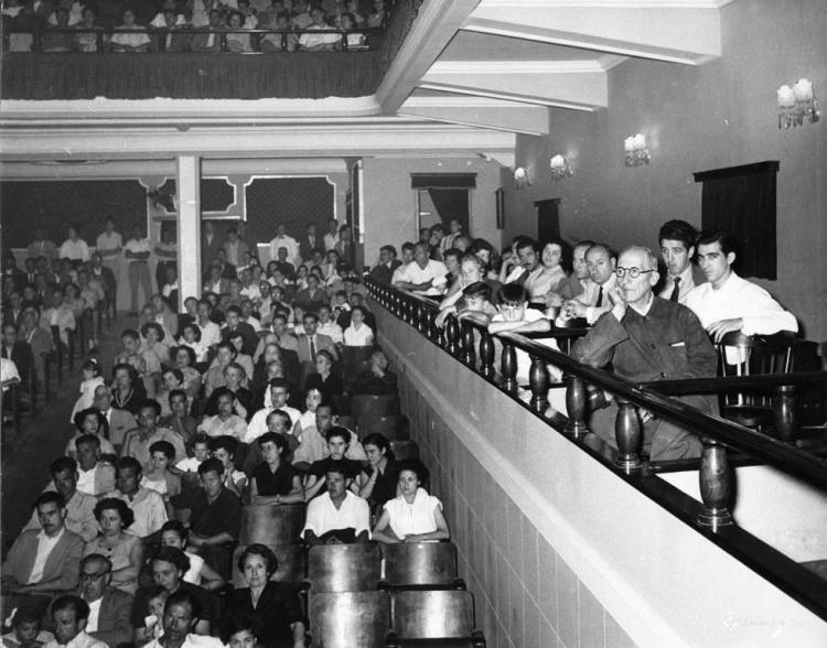 Pati de butaques del teatre la Calàndria ple de gent