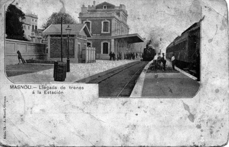73 - MASNOU.- Llegada de trenes á la Estación.