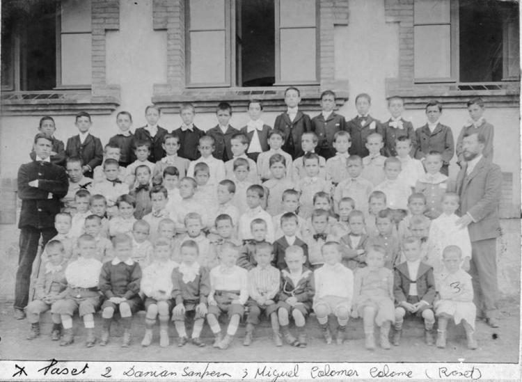 Grup d'escolars a l'escola Ocata