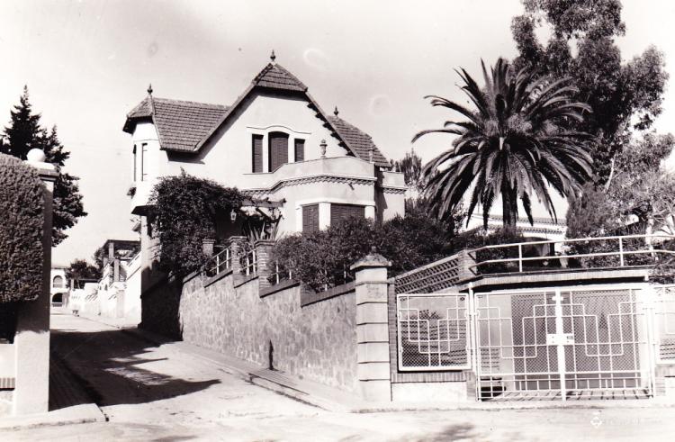 Casa a la urbanització Califòrnia?