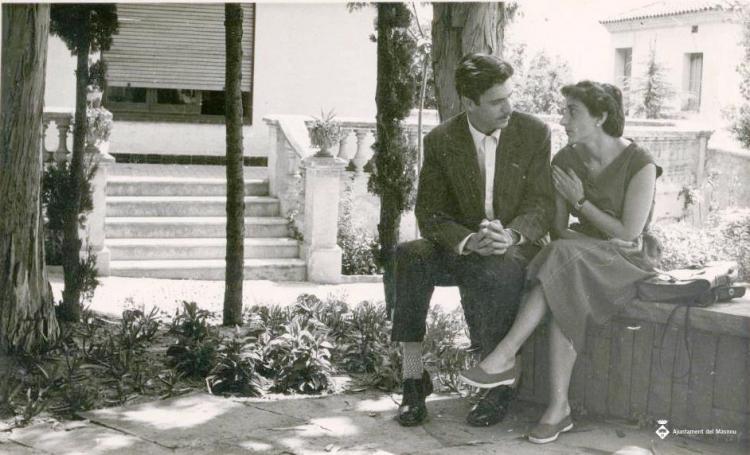 Teresa Torres al jardí de l'alberg