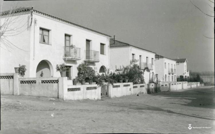 Vista d'una casa del carrer de Figueres