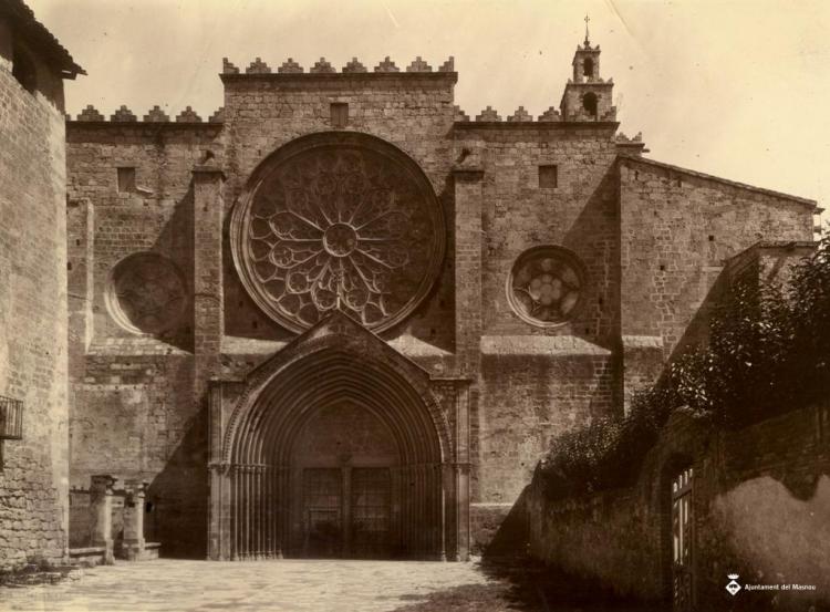 Façana del monestir de Sant Cugat del Vallès