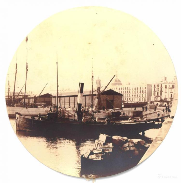 Vaixell al port de Barcelona