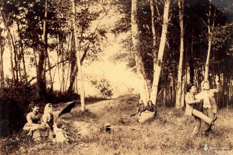 Grup de persones fent picnic a Montornès
