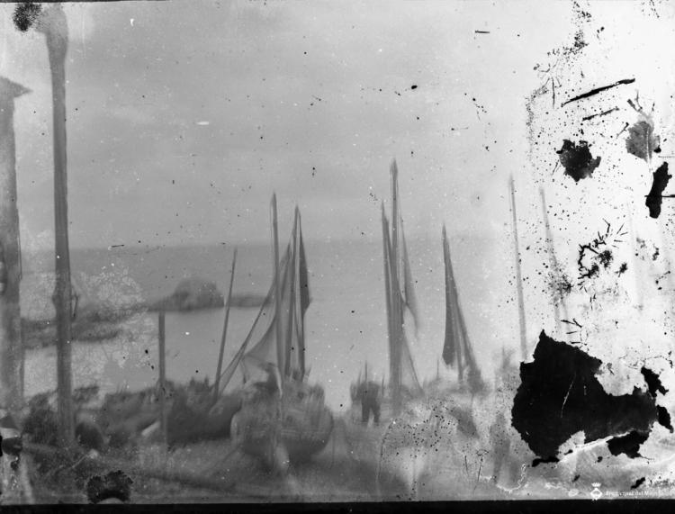 Barques varades a la platja del Masnou
