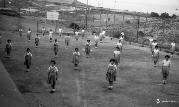 Danses de la Secció Femenina a l'Alberg