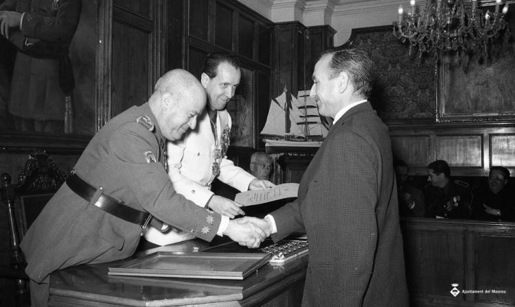 Festa franquista de l'Alliberament, lliurament de medalles