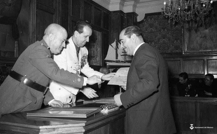 Festa franquista de l'Alliberament, lliurament de medalles