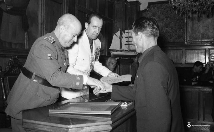 Festa franquista de l'Alliberament, lliurament de medalles