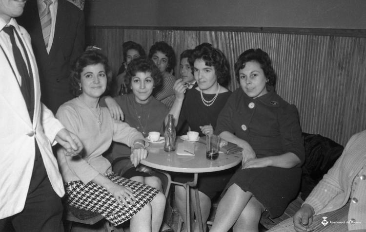 Gent en un bar
