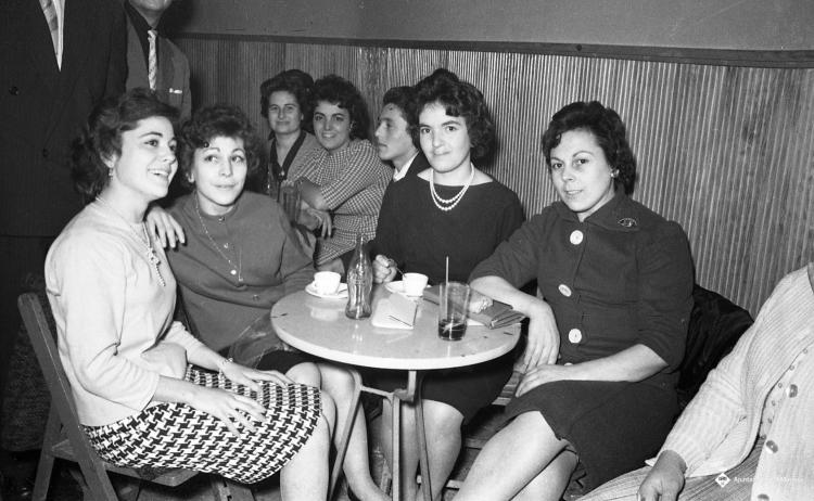 Gent en un bar