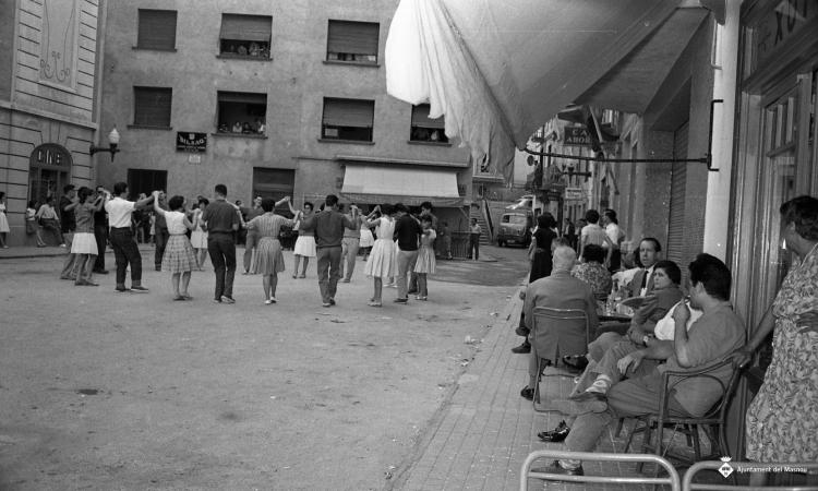Festa Major, sardanes a la plaça de la Llibertat