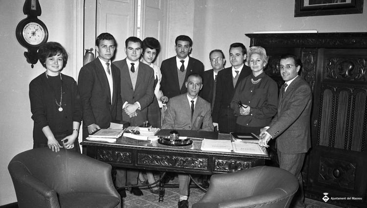 Grup de funcionaris al despatx del secretari Ignacio Aguilar