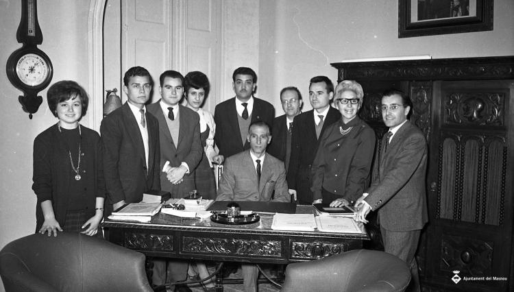 Grup de funcionaris al despatx del secretari Ignacio Aguilar