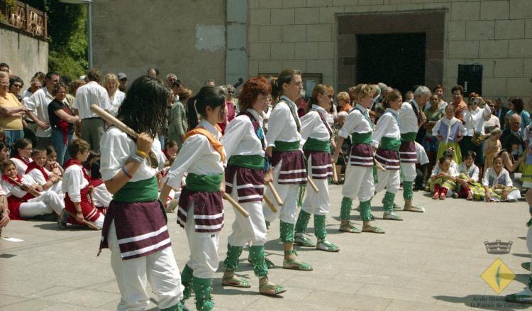 Ball de bastons durant la Festa Major de Sant Isidre