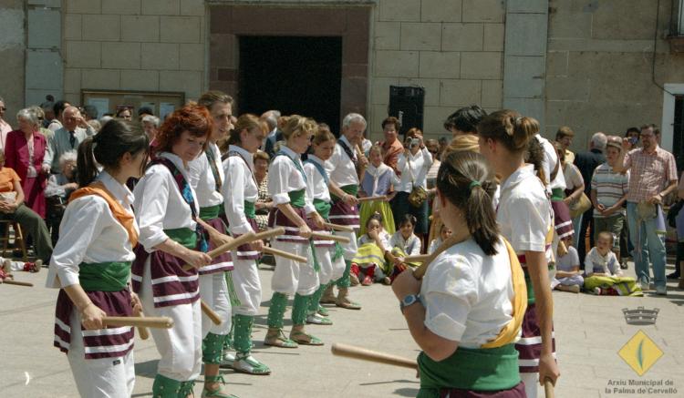 Ball de bastons durant la Festa Major de Sant Isidre
