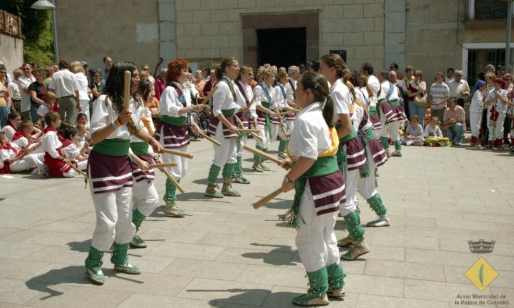 Ball de bastons durant la Festa Major de Sant Isidre