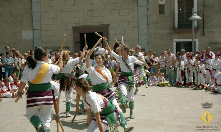 Ball de bastons durant la Festa Major de Sant Isidre