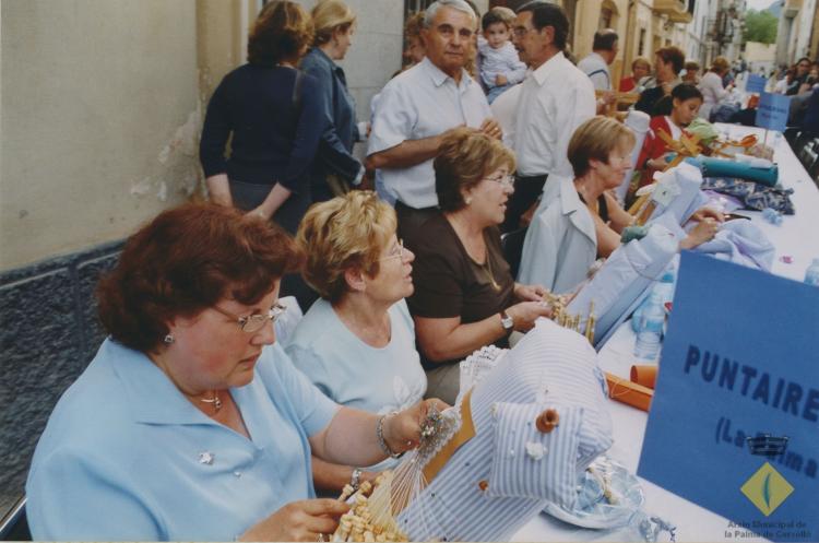 Setena trobada de puntaires durant la Festa Major de Sant Isidre