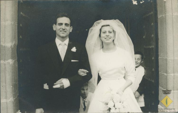Casament de Lluís Pascual i Rosa Roca. Sortida de l'església