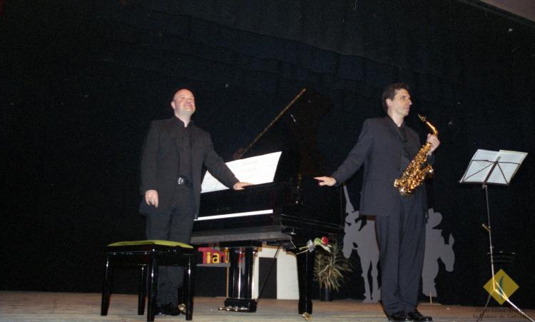 Musical de Sant Jordi a l'Aliança. Salutació dels intèrprets Miquel Bofill i Albert Guinovart