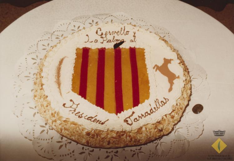 Pastís commemoratiu de la visita del Molt Honorable President Josep Tarradellas a Cervelló i  la Palma