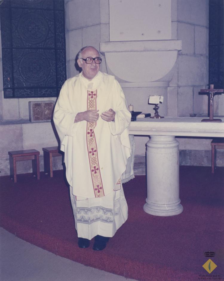 Retrat de mossèn Ignasi Vilanova amb casulla blanca