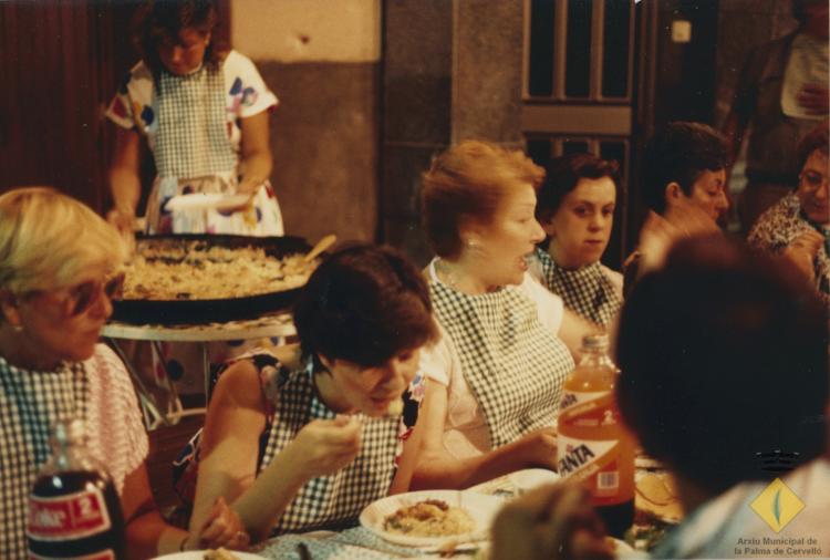 Festa Major de Santa Maria.  Sopar al carrer Santa Maria