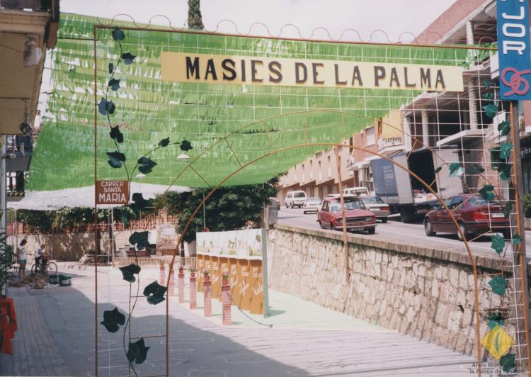 Festa Major de Santa Maria. Decoració del carrer Santa Maria (masies de la Palma)