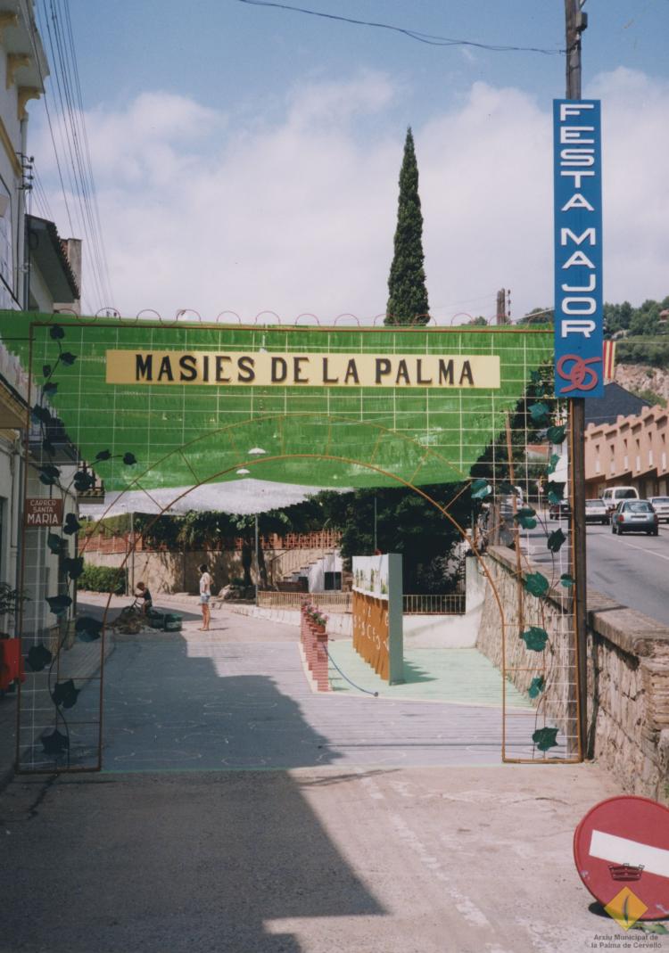 Festa Major de Santa Maria. Decoració del carrer Santa Maria (masies de la Palma)