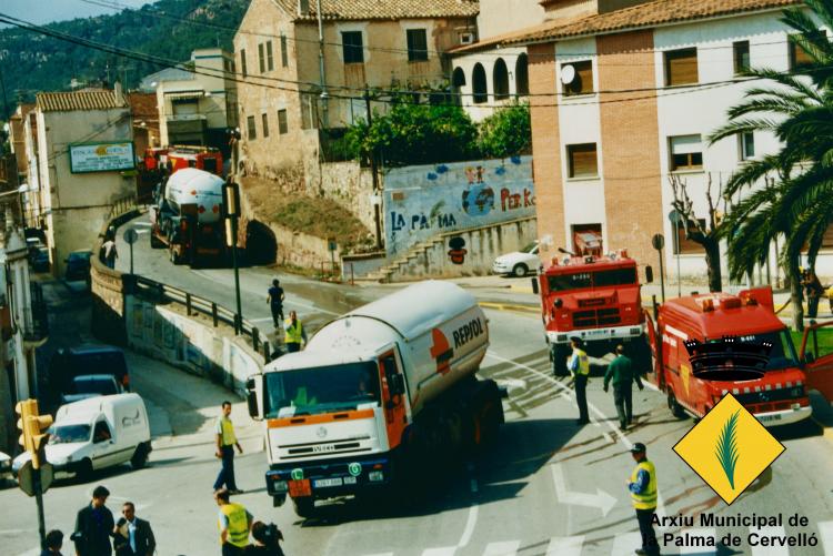 Accident al nucli urbà de la Palma d'un camió cisterna amb gas propà
