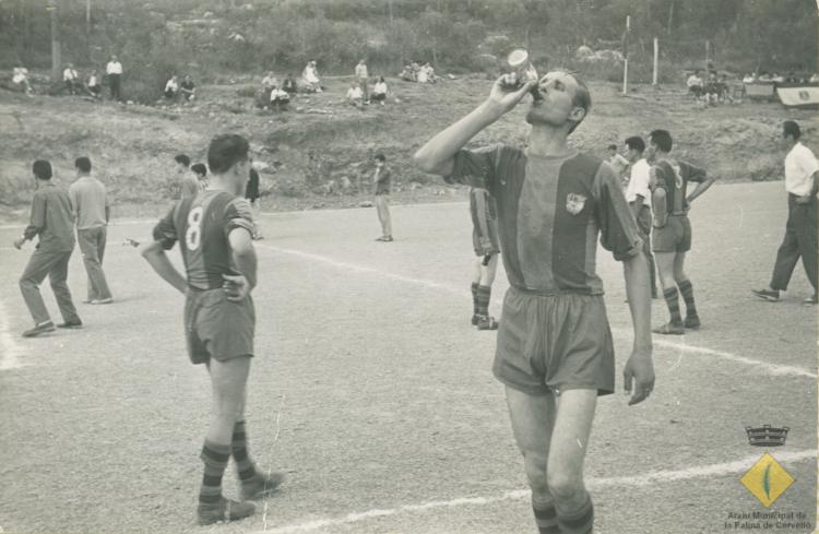 Partit de futbol al camp de futbol vell de la Palma de Cervelló