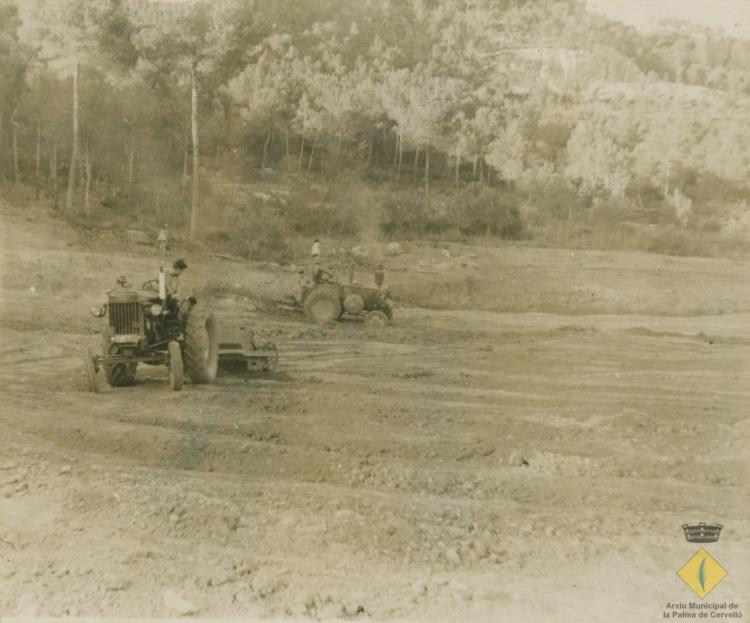 Obres de construcció del nou camp de futbol de la Palma de Cervelló