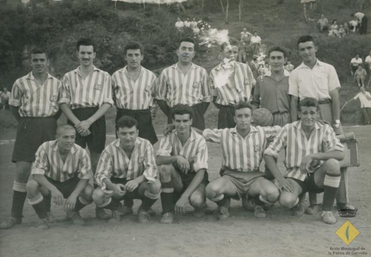 Partit de futbol al camp de futbol vell de la Palma de Cervelló