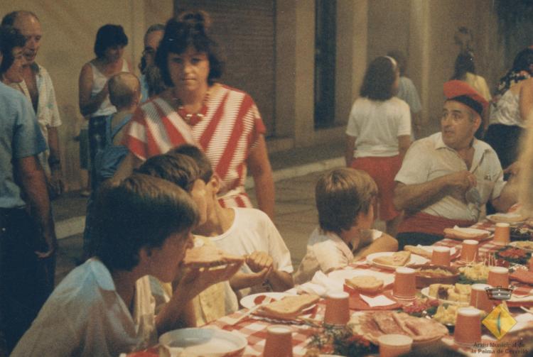 Sopar de Festa Major al carrer Santa Maria