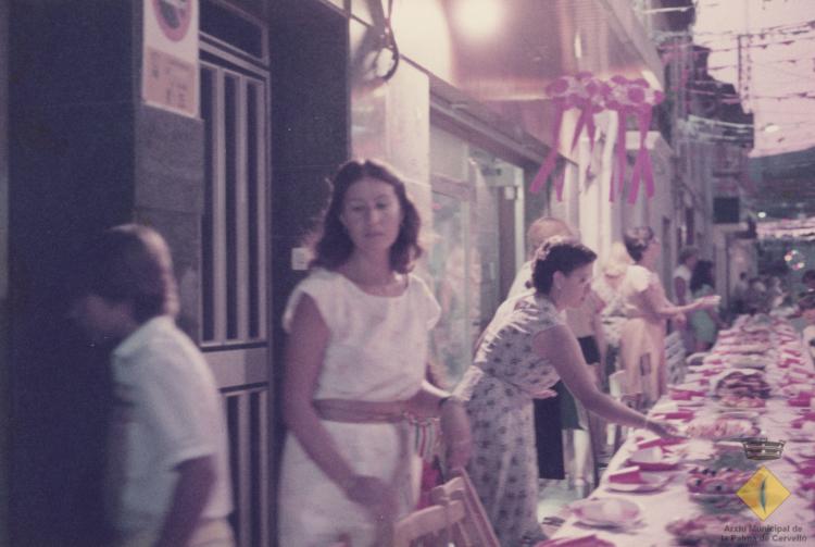 Sopar de Festa Major al carrer Santa Maria